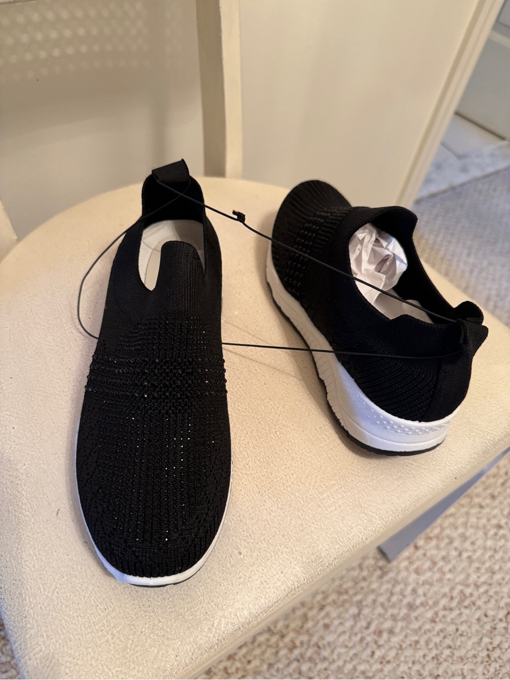 New Women’s Morgan Taylor Black and White Slip-On Shoe with bling size 6.5